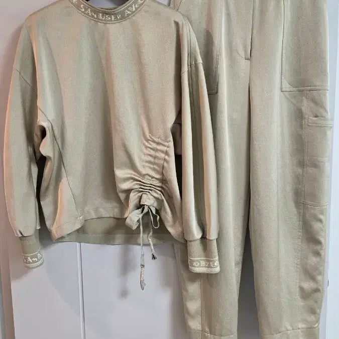 [BUNJANG] OBZEE Satin Light Khaki Top and Bottom Set / OBZEE 오브제 새틴 라이트 카키 상하의 세트