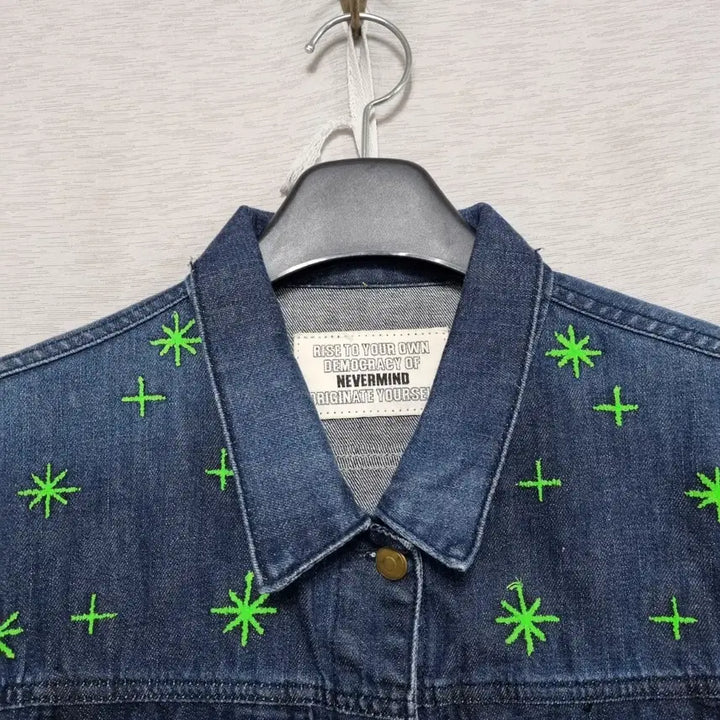 [BUNJANG] Nevermind Denim Jacket Embroidered Fluor Green Women&