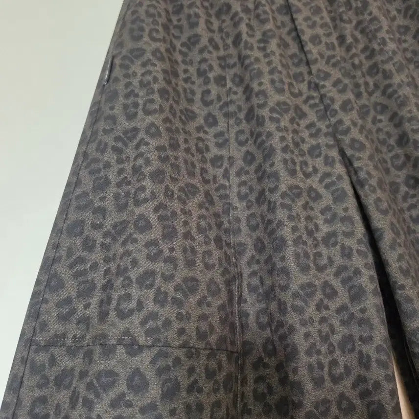 [BUNJANG] Leopard Print Curved Wide-Leg Pants / 난리난 레오파드 와이드 팬츠 커브드팬츠