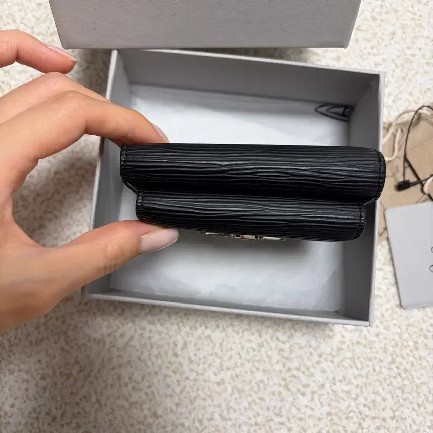[SOLD OUT] 비비안웨스트우드 블랙 반지갑 풀박스