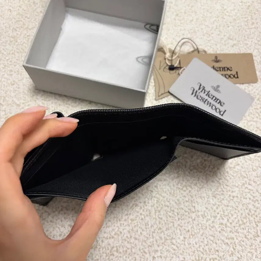 [SOLD OUT] 비비안웨스트우드 블랙 반지갑 풀박스