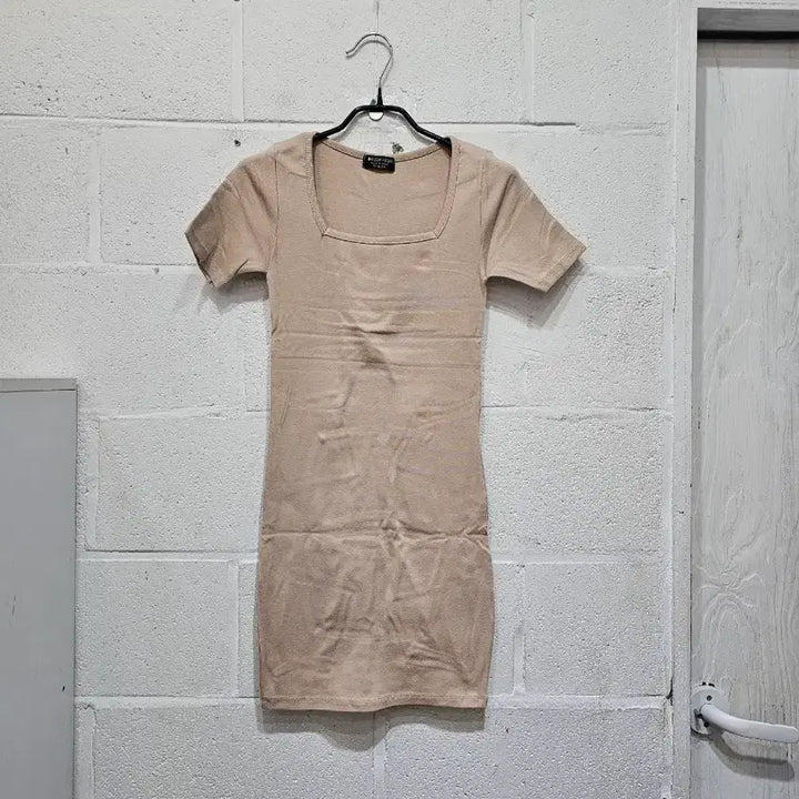 [BUNJANG] Square Neck Slim Short Sleeve Dress - Beige / 스퀘어넥 슬림 반팔 원피스- 베이지