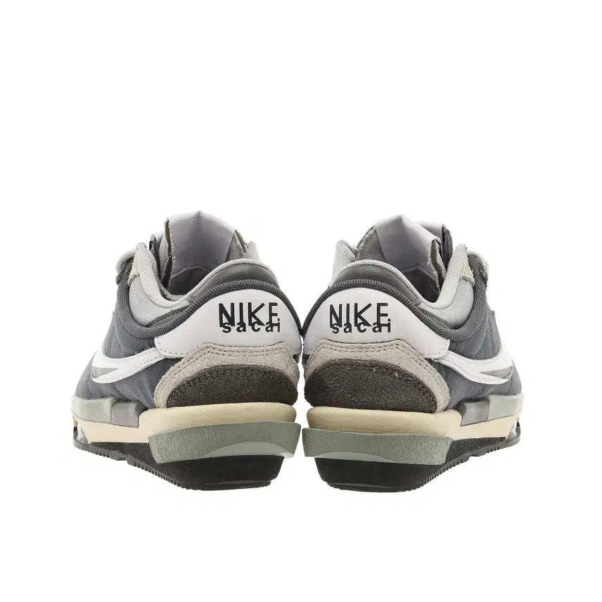 [BUNJANG] Nike x Sacai Zoom Cortez SP Iron Grey Sneakers / [235] 나이키 x 사카이 줌 코르테즈 SP 아이언 그레이