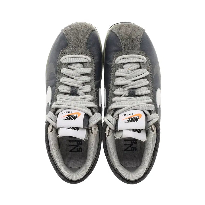[BUNJANG] Nike x Sacai Zoom Cortez SP Iron Grey Sneakers / [235] 나이키 x 사카이 줌 코르테즈 SP 아이언 그레이