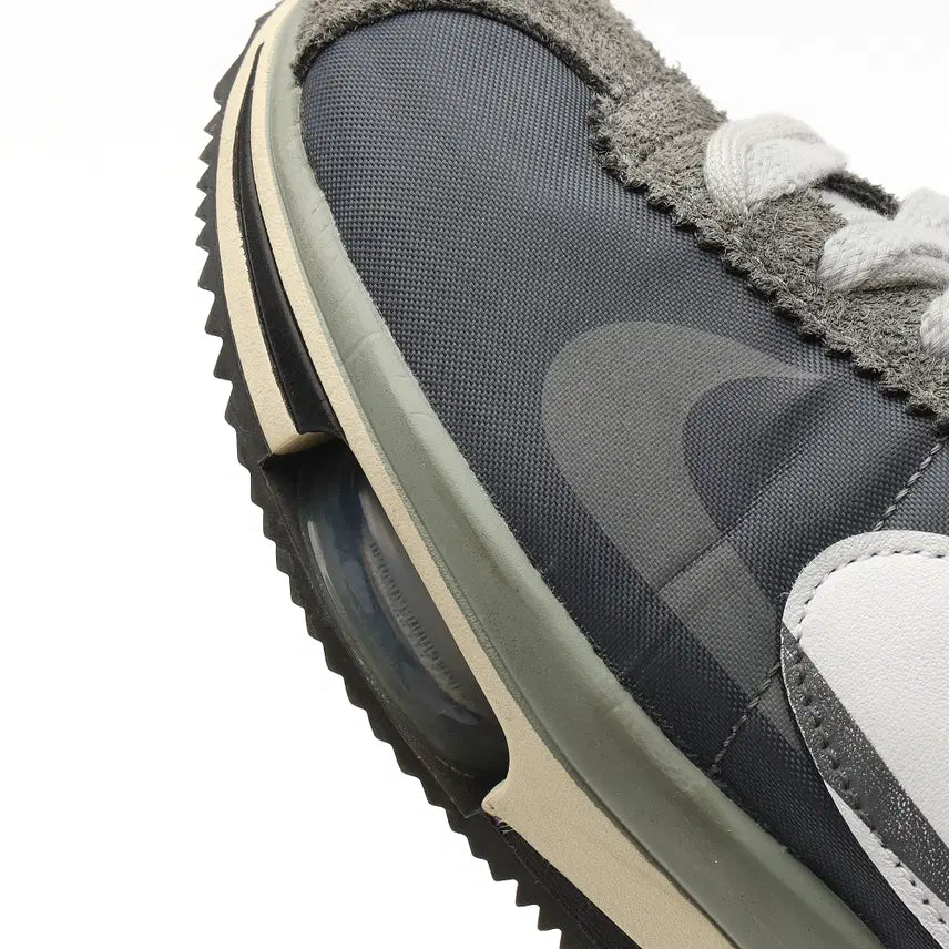 [BUNJANG] Nike x Sacai Zoom Cortez SP Iron Grey Sneakers / [235] 나이키 x 사카이 줌 코르테즈 SP 아이언 그레이