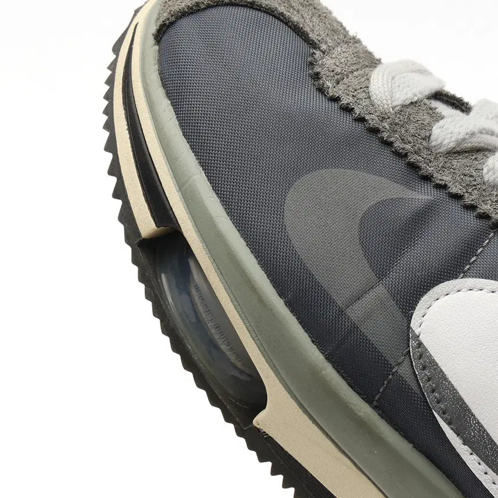 [BUNJANG] Nike x Sacai Zoom Cortez SP Iron Grey Sneakers / [235] 나이키 x 사카이 줌 코르테즈 SP 아이언 그레이