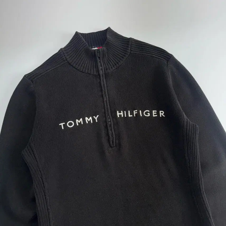 [SOLD OUT] Tommy Hilfiger 타미힐피거 스펠아웃 로고 블랙 니트