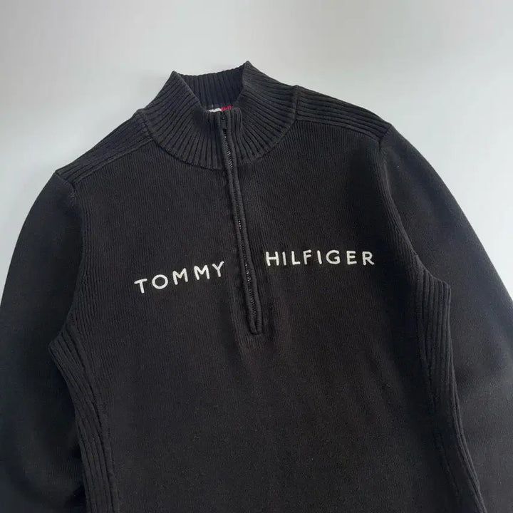 [SOLD OUT] Tommy Hilfiger 타미힐피거 스펠아웃 로고 블랙 니트