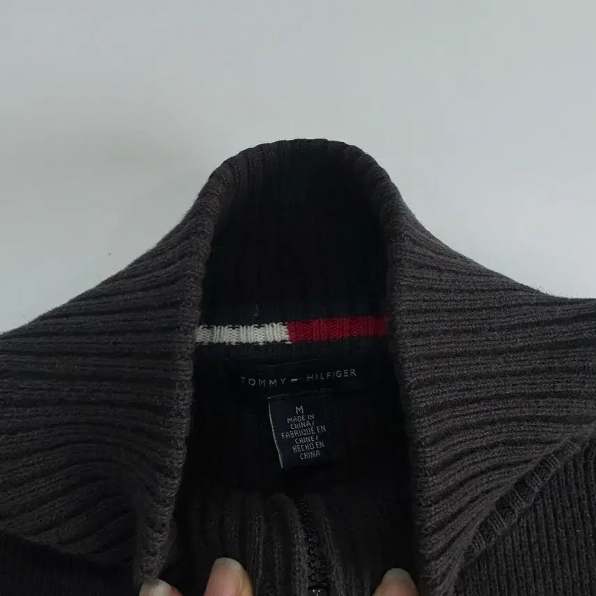 [SOLD OUT] Tommy Hilfiger 타미힐피거 스펠아웃 로고 블랙 니트