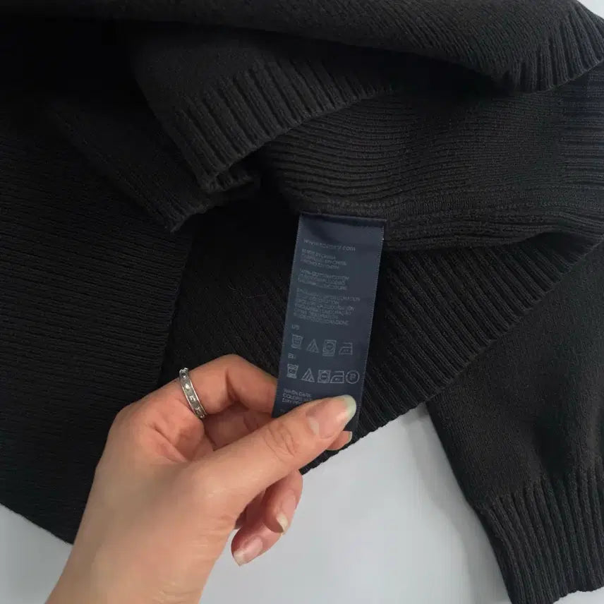 [SOLD OUT] Tommy Hilfiger 타미힐피거 스펠아웃 로고 블랙 니트