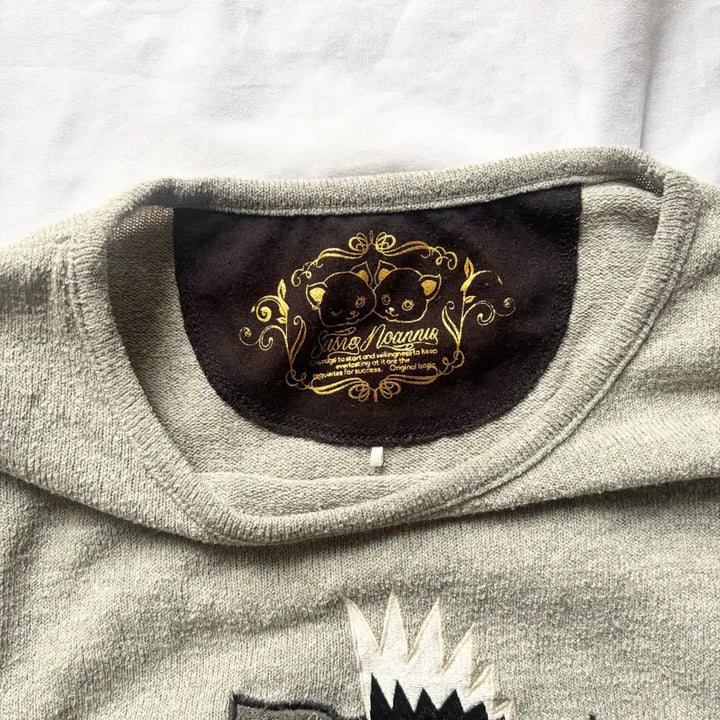 [BUNJANG] Vintage Cat Illustration Long Sleeve Knit Top / 빈티지 고양이 갸루 롱 슬리브