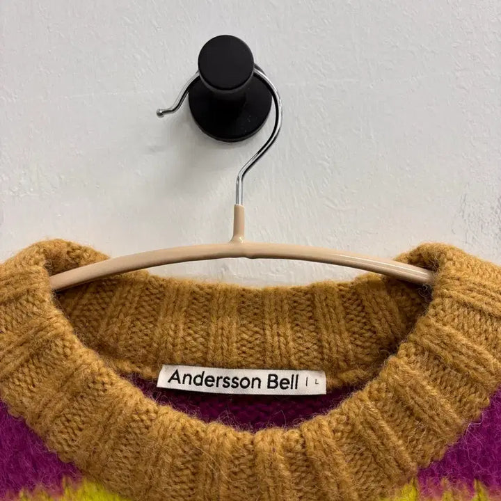 [SOLD OUT] 앤더슨벨(Andersson Bell) 유니섹스 알파카 스트라이프 스웨터