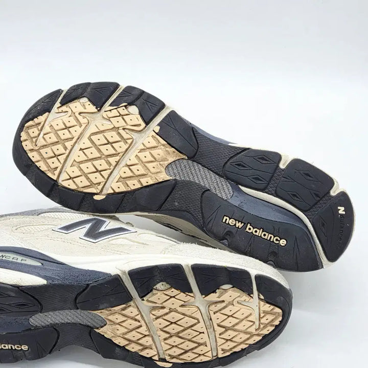 [BUNJANG] New Balance 990v3 Moonbeam Macadamia Nut Sneakers / 뉴발란스 990v3 문빔 마카다미아 넛 (285 D)