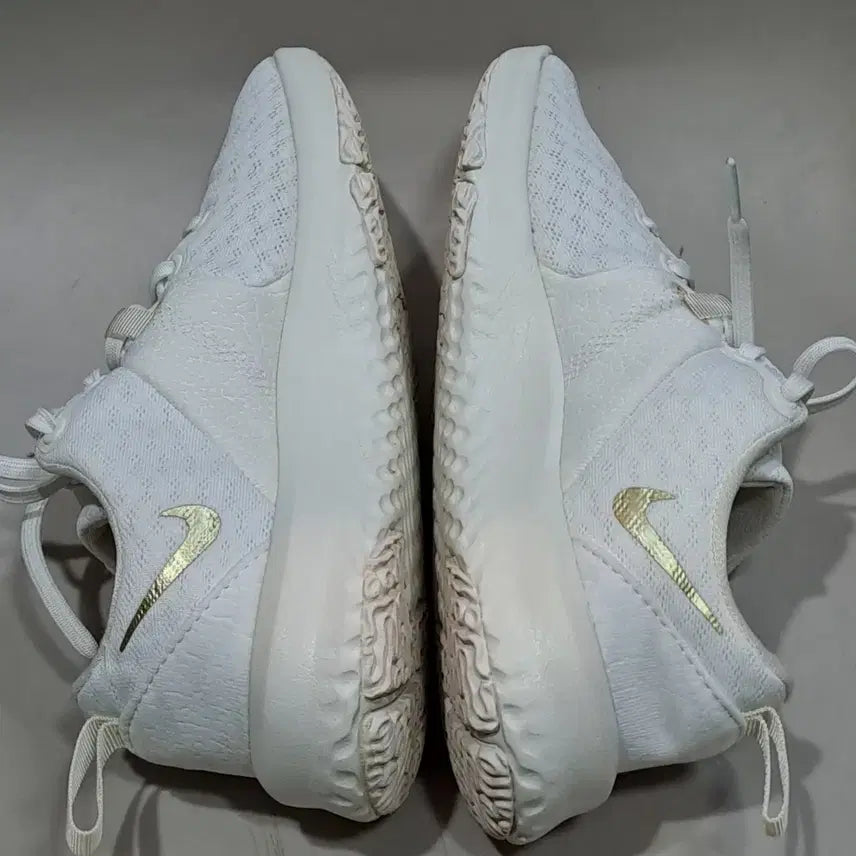 [BUNJANG] Nike ReactX Infinity Run 4 230mm Sneakers / 나이키 리액트X 인피니티 런 4 230mm