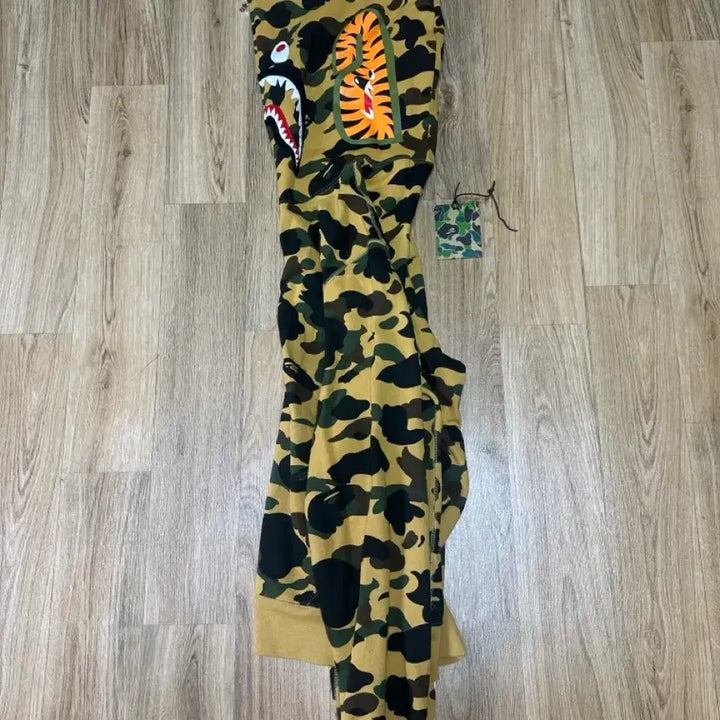 [SOLD OUT] 베이프 샤크 후드집업 황계 옐로우 XL