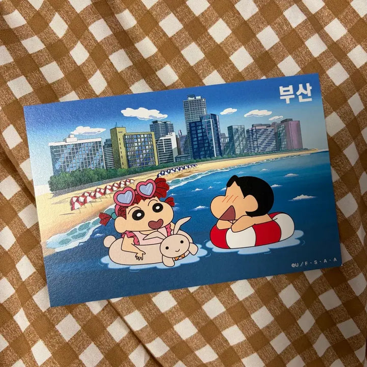 [BUNJANG] Crayon Shin-chan Summer Vacation Collaboration Cafe Maeng-gu Embroidered Pin Badge Set / 무료 덤ㅣ짱구 여름방학 콜라보카페 맹구 자수 핀뱃지 네컷사진 엽서