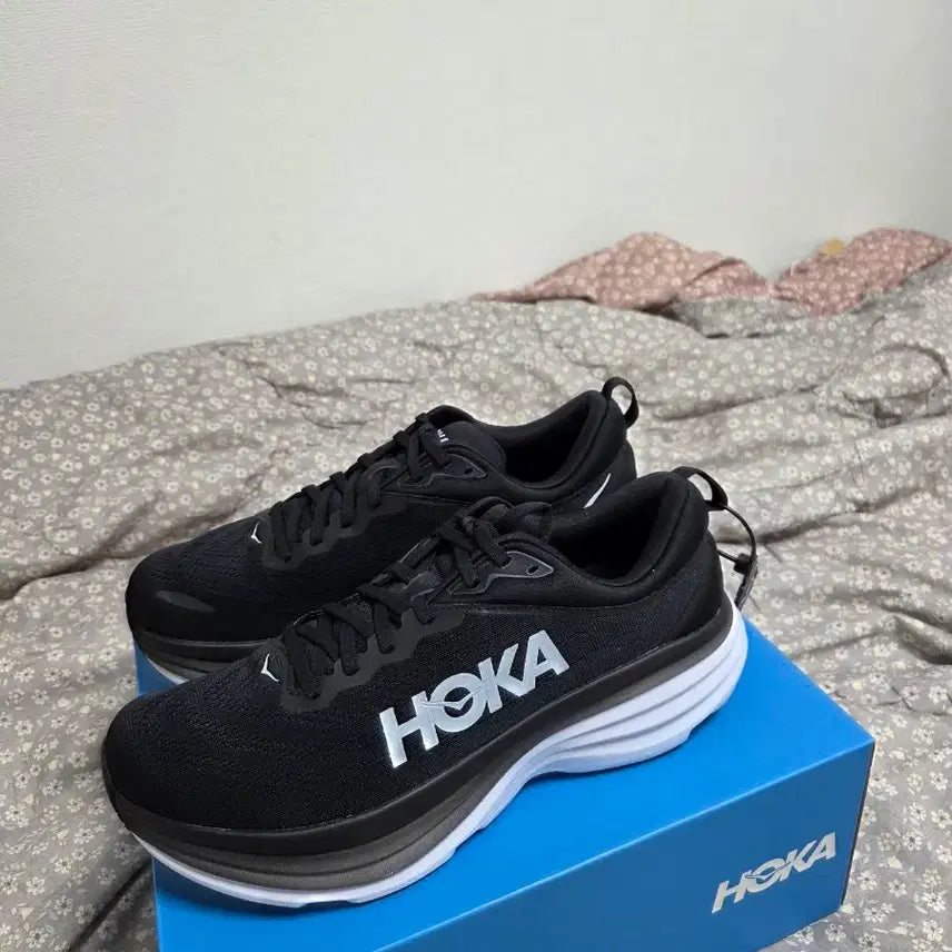 [SOLD OUT] 호카 본디 8 블랙 화이트 운동화 280