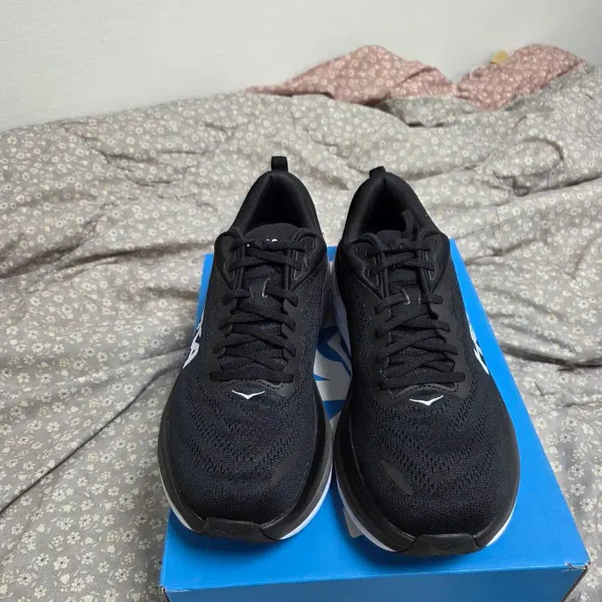 [SOLD OUT] 호카 본디 8 블랙 화이트 운동화 280