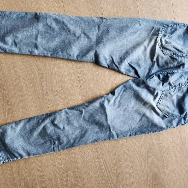 [BUNJANG] Burberry Brit Light Wash Distressed Jeans Size 32 / 버버리 브릿 연청 데미지 청바지 32사이즈