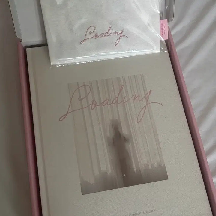 [BUNJANG] Luda 2024 Loading Photobook / 단순개봉) 이루다 2024 포토북 LOADING
