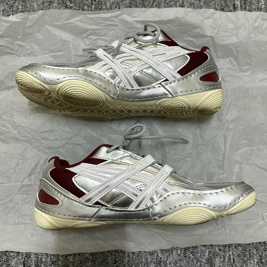[BUNJANG] ASICS HyperSync Piedmont Grey Pure Silver 235 / 아식스 하이퍼싱크 피드몬트 그레이 퓨어 실버 235