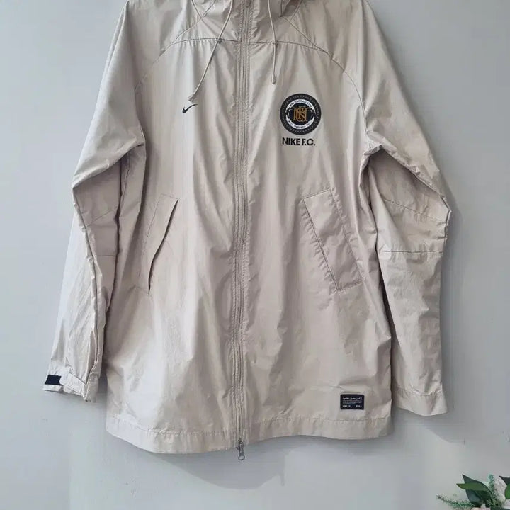 [BUNJANG] Nike F.C. Hooded Windbreaker Beige / 나이키 F.C. 후드 바람막이 베이지
