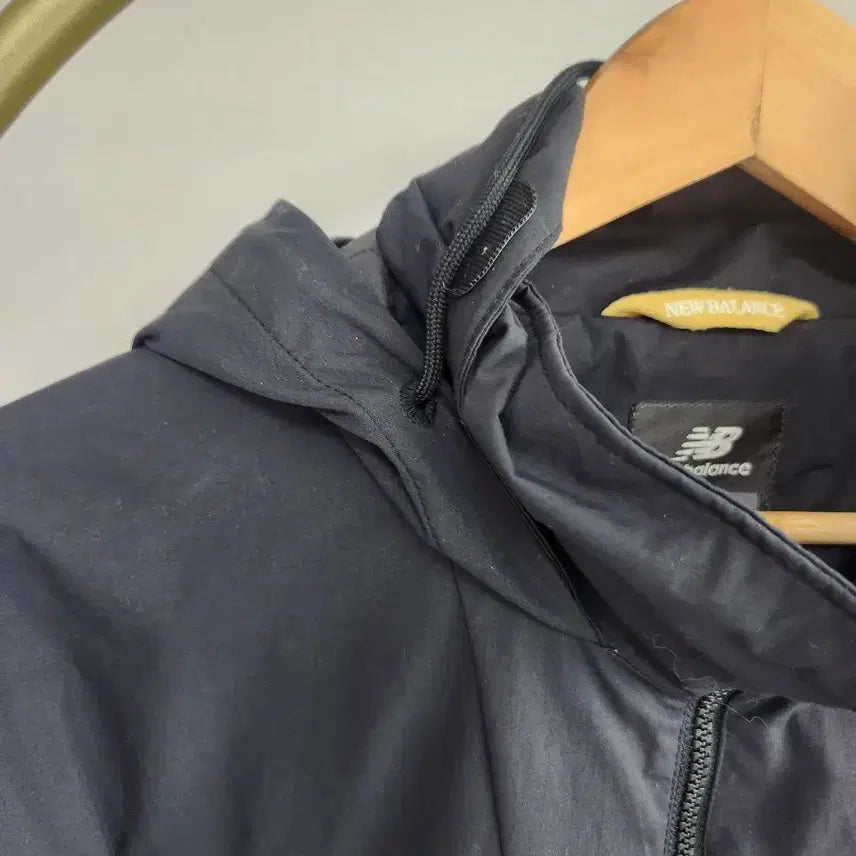 [BUNJANG] New Balance Black White Hooded Windbreaker Jacket / 뉴발란스 블랙 화이트 후드 바람막이