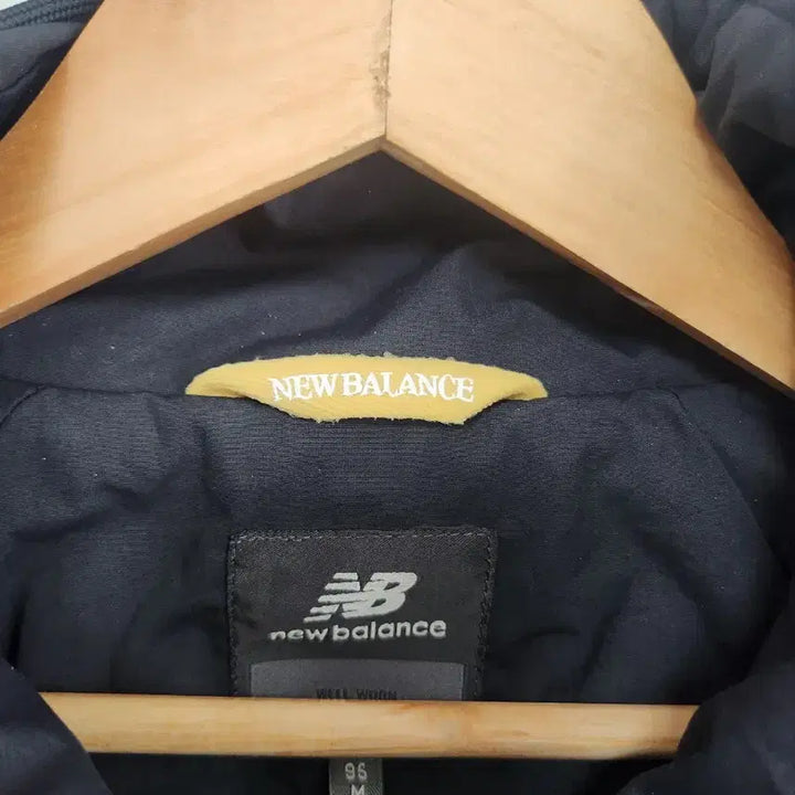 [BUNJANG] New Balance Black White Hooded Windbreaker Jacket / 뉴발란스 블랙 화이트 후드 바람막이