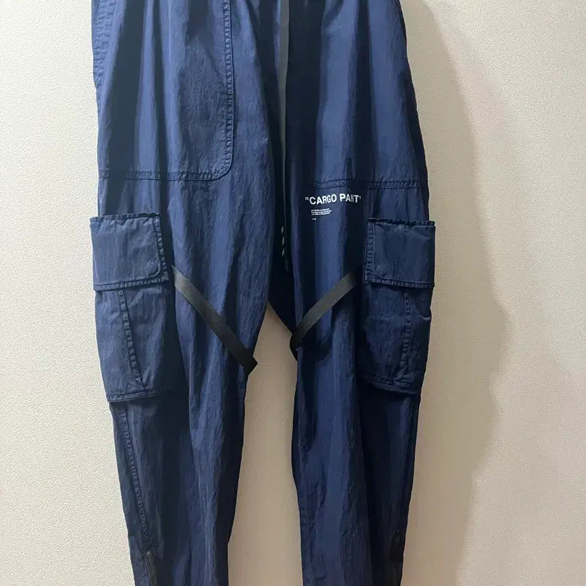 [BUNJANG] Off-White Parachute Cargo Jogger Pants (Navy, Size 36) / 오프화이트 네이비 파라수트 카고 조거 팬츠 (36)