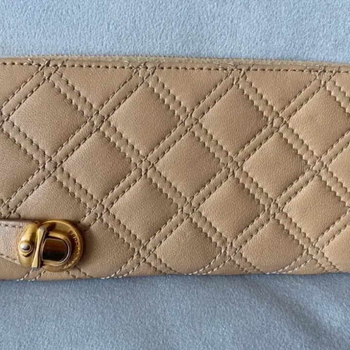 [BUNJANG] Marc Jacobs Quilted Zip Around Wallet / 마크제이콥스 퀼팅 지퍼 장지갑