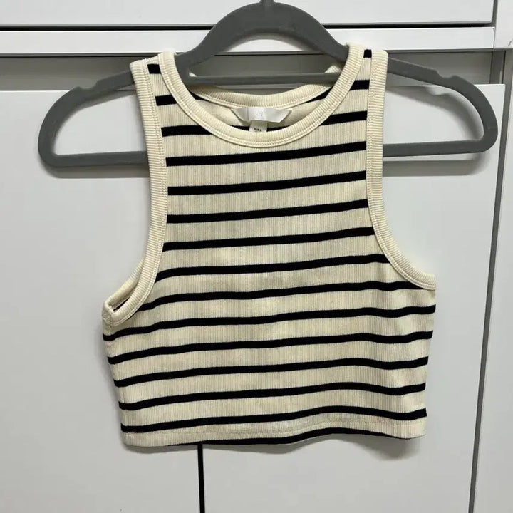 [BUNJANG] H&amp;M Striped Cami Tank Top / H&amp;M 스트라이프 끈 나시 티셔츠
