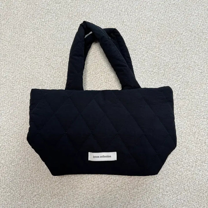[BUNJANG] Aiyun Black Quilted Tote Bag / 아이윤 블랙퀄팅토트백