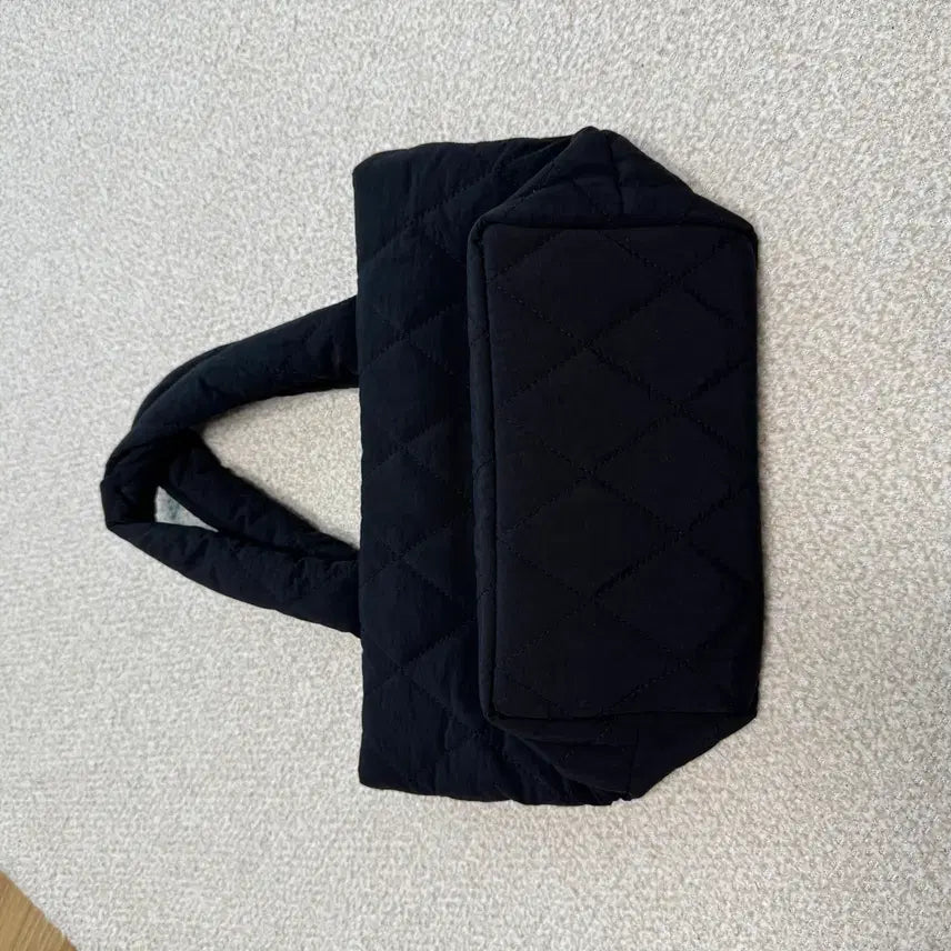 [BUNJANG] Aiyun Black Quilted Tote Bag / 아이윤 블랙퀄팅토트백