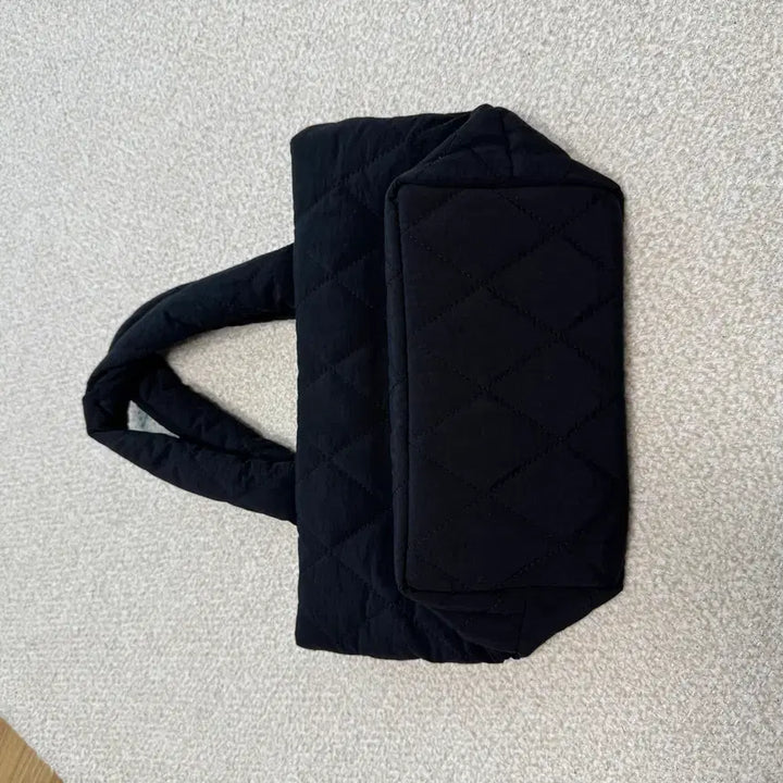 [BUNJANG] Aiyun Black Quilted Tote Bag / 아이윤 블랙퀄팅토트백