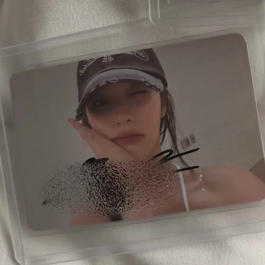 [BUNJANG] fromis_9 Baek Jiheon Signed Photocard / 프로미스나인 백지헌 프롬 싸인 포카 양도