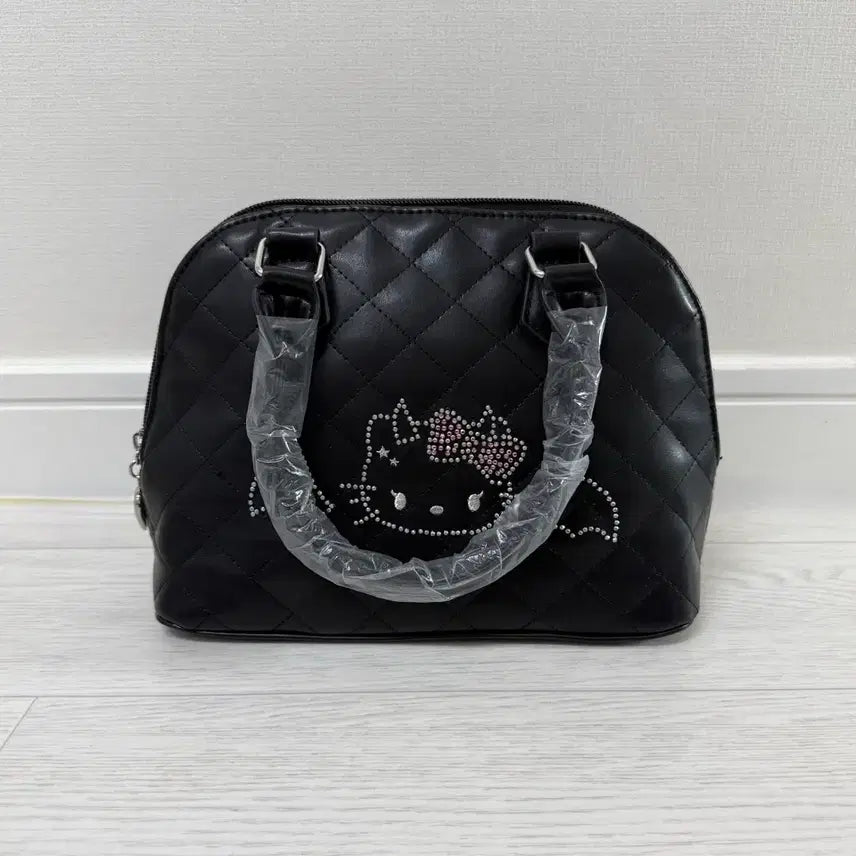 [BUNJANG] Hello Kitty Quilted Crossbody Bag / 악마키티 헬로키티 가방 퀼팅 크로스백 도트백 보스턴백