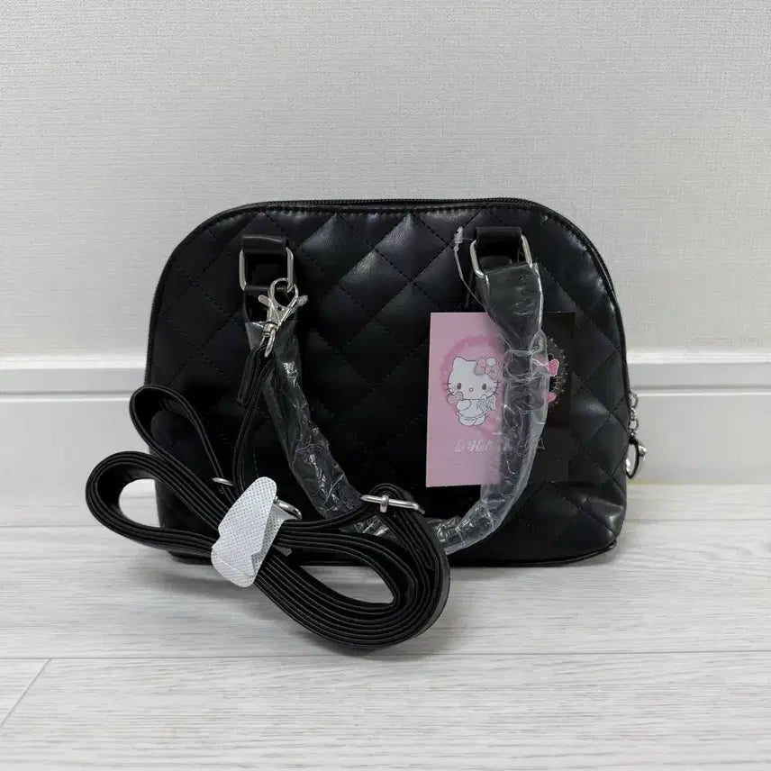 [BUNJANG] Hello Kitty Quilted Crossbody Bag / 악마키티 헬로키티 가방 퀼팅 크로스백 도트백 보스턴백