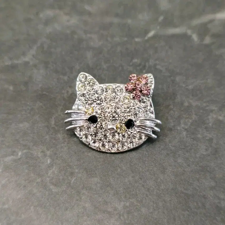 [BUNJANG] Hello Kitty Cubic Pin Brooch / 헬로키티 핀 브로치