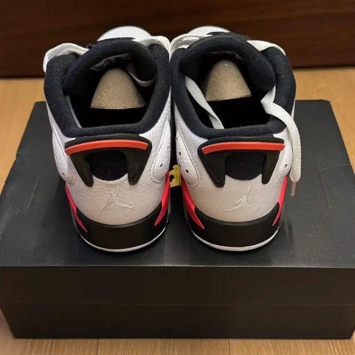 [BUNJANG] Jordan 6 Infrared Low Sneakers / [250] 조던 6 인프라레드 로우