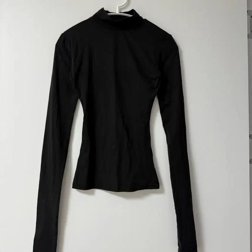 [SOLD OUT] 반폴라 목티 블랙