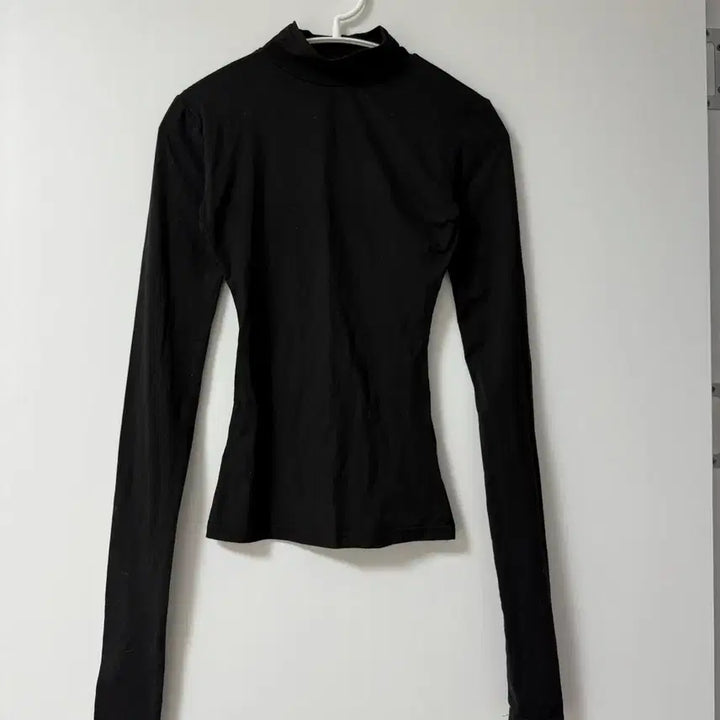 [SOLD OUT] 반폴라 목티 블랙