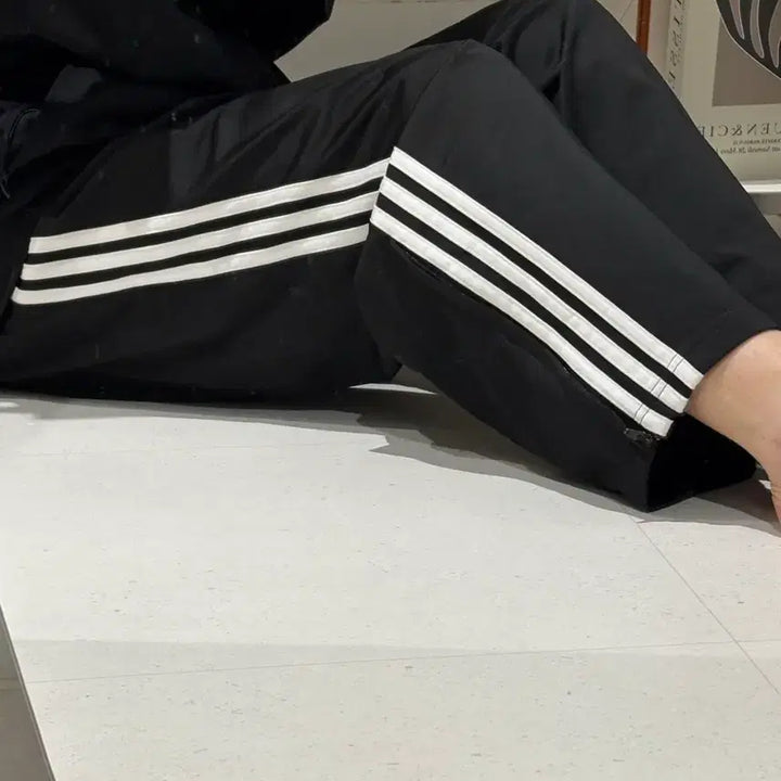 [BUNJANG] Adidas Originals Black Pants (Unisex) - Size M / (정품) 아디다스 오리지널 블랙 바지 남녀공용 M