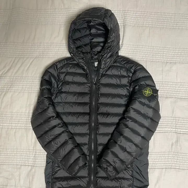 [BUNJANG] Stone Island Room Woven Lightweight Padded Jacket / [정품] 스톤아일랜드 룸우븐 경량패딩 24FW