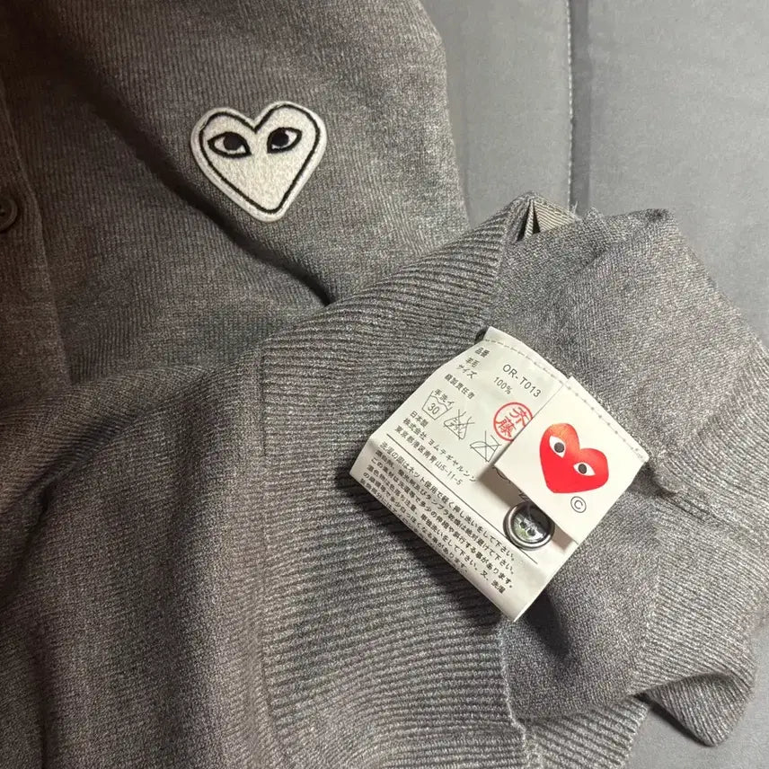 [SOLD OUT] 꼼데가르송 화이트 와펜 여성 니트 가디건 새상품