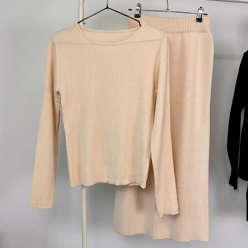 [BUNJANG] Spring Ribbed Knit Top and Long Skirt Two-Piece Set / 봄 골지 니트티 롱스커트 투피스 세트 등원룩 출근룩 오피스룩 하객룩