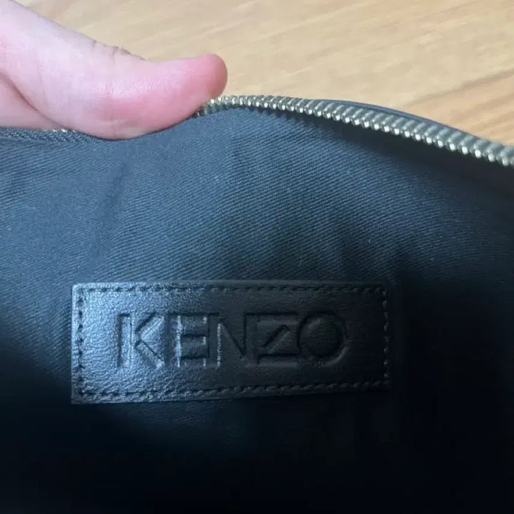[SOLD OUT] KENZO 겐조 블랙 클러치 백 + 더스트백