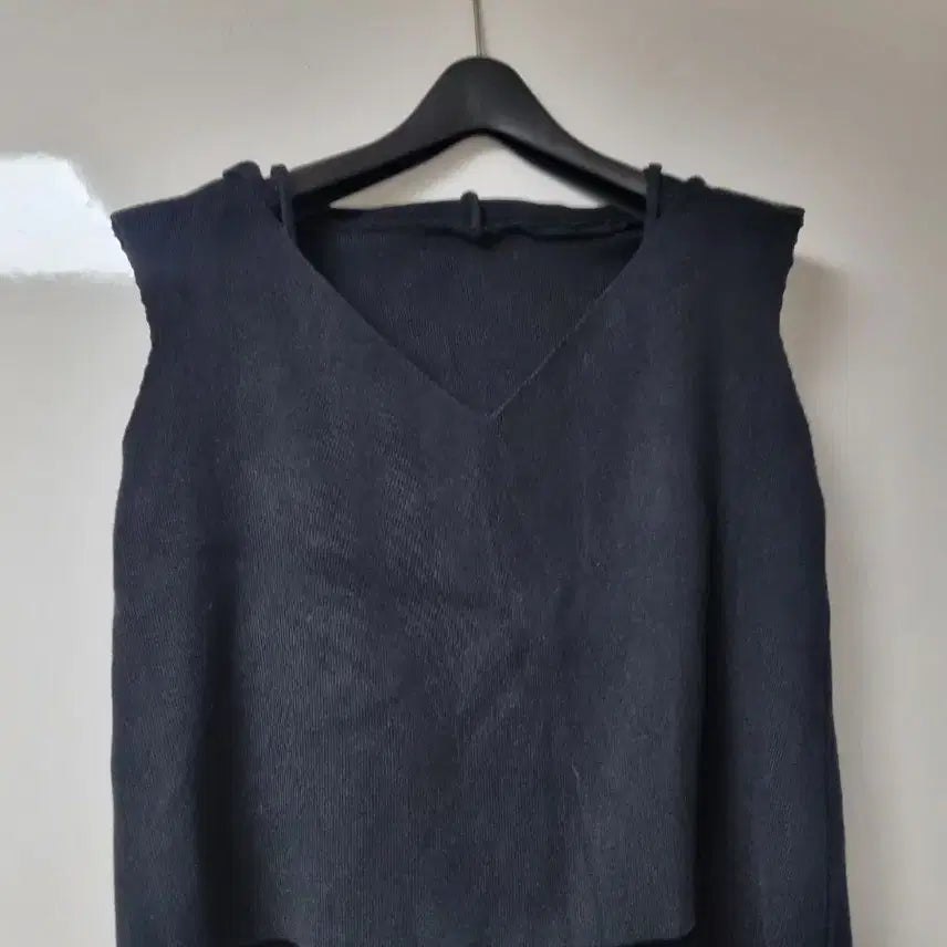 [BUNJANG] Black V-Neck Knit Vest (Size 55-66) / 검정색 V넥 니트 조끼 55.66