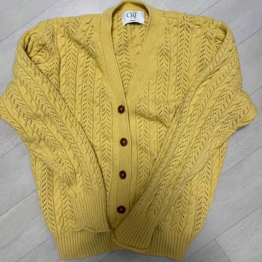 [BUNJANG] 98DO C OAT Merino Wool Cable Knit Cardigan - Yellow / 98도씨 OAT 메리노울 케이블 가디건 옐로우