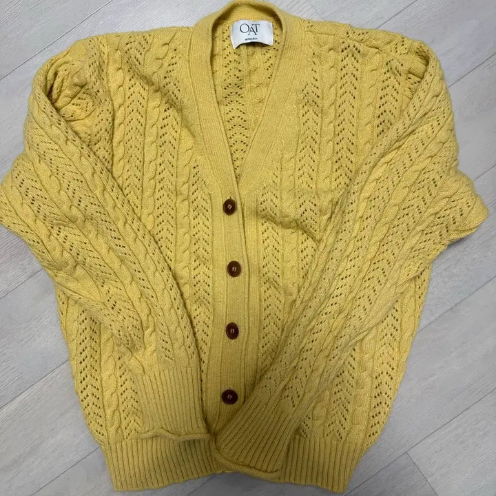 [BUNJANG] 98DO C OAT Merino Wool Cable Knit Cardigan - Yellow / 98도씨 OAT 메리노울 케이블 가디건 옐로우