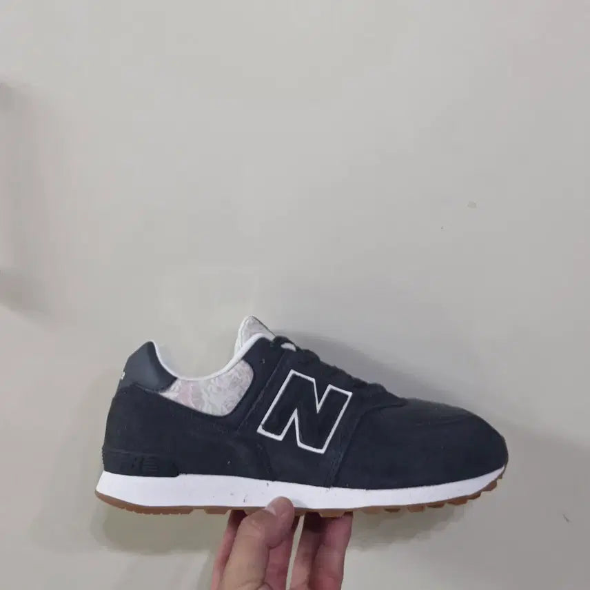 [BUNJANG] New Balance 574V1 Floral Blacktop Gumsole / [250] 뉴발란스 574V1 플로랄 블랙탑검솔ㅡ단종매물,최저가